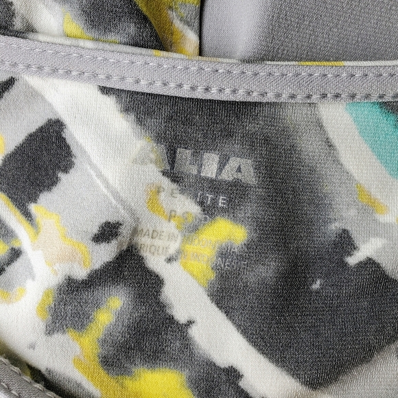 Alia Women's Colorful Stretchy 3/4 Sleeve Blouse Top Size Petite Small PS NWOT - Picture 3 of 14